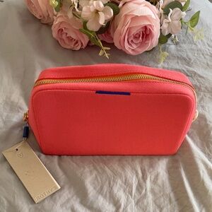 The Universal Pouch NWT